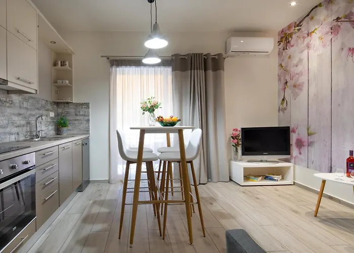 Casa Gardenia-modern Next To The Beach, Near Old Town Apartment